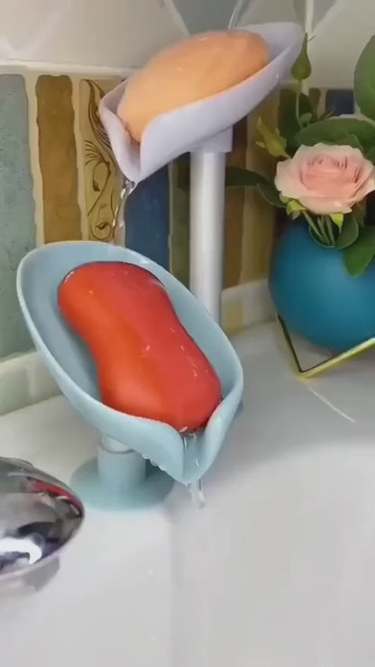 Leaf-Shape Self-Draining Soap Holder – Decorative 45° Slanted Hydraulic Soap Dish with Suction Base (Random Color)